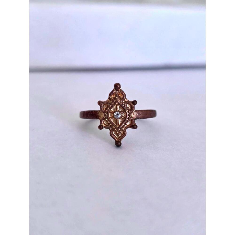 Antique-Style Victorian Ring – Gold Tone with Rhinestone Center